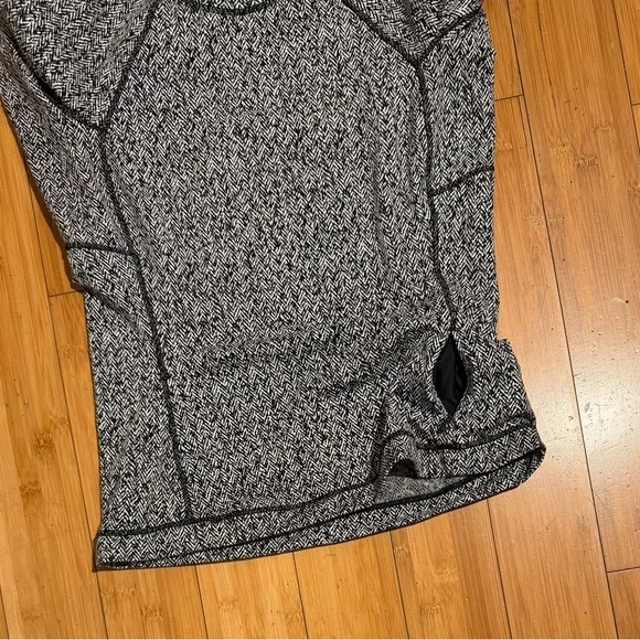 NWOT Lululemon Runderful Long Sleeve Top Black White Herringbone Size 8 - Picture 6 of 16